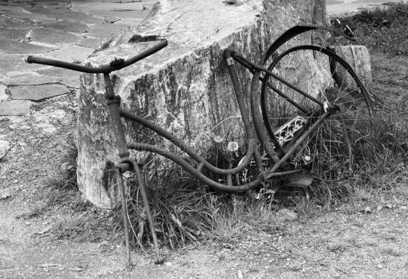 bicicleta-oxidada-abandonada-32056102